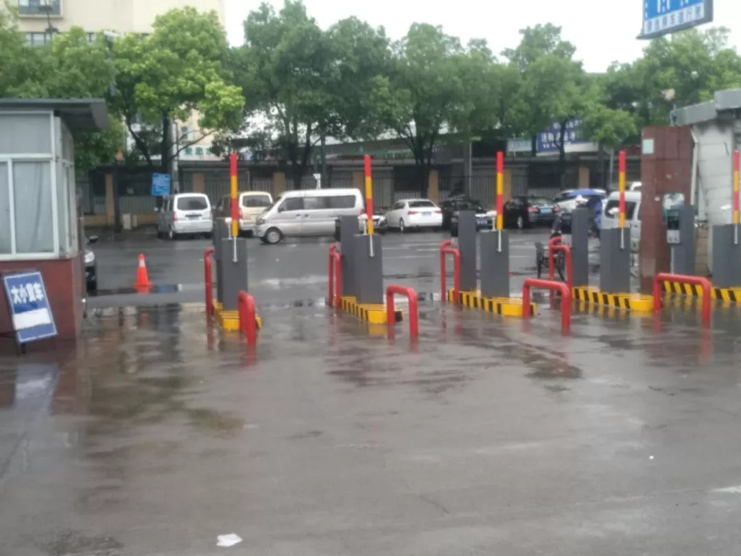 杭州凍品市場商戶群體抗議：三輪車進市場，每次還要10元“買路錢”！