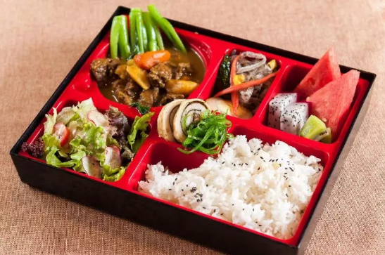 9月29日起全國(guó)鐵路停售常溫盒飯，冷鏈盒飯有望成“新寵”