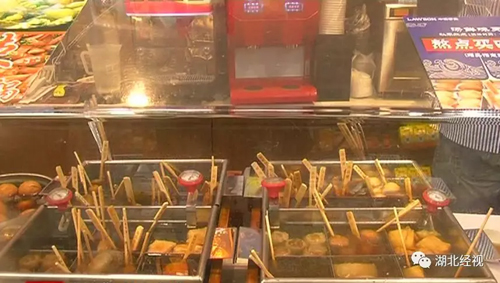 武漢這家知名便利店竟賣過期蝦餃，員工不滿向媒體舉報(bào)