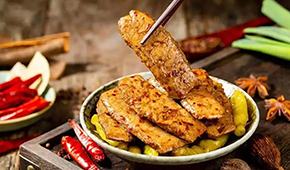 騰訊等資本入局，新老品牌混戰(zhàn)，千億鹵味市場如何博出位？