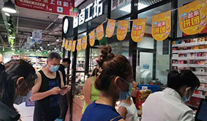 把廚房搬進(jìn)超市，跟餐飲店搶生意，預(yù)制菜成零售企業(yè)“引流利器”