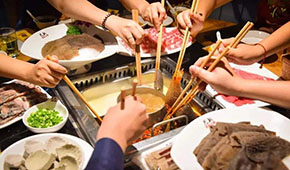 海底撈、呷哺呷哺關(guān)店，火鍋食材超市“退燒”，火鍋真的不“火”了嗎？