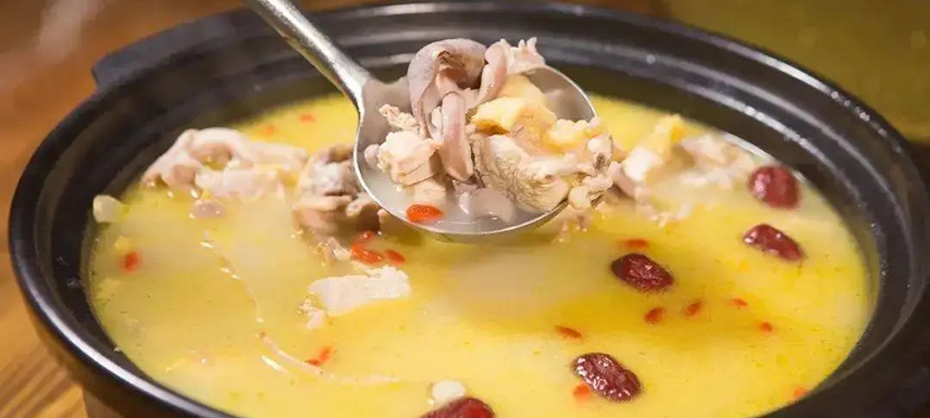 風(fēng)向 | 豬肚雞迎來(lái)高光時(shí)刻，將成預(yù)制菜新爆款？