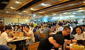 由守轉(zhuǎn)攻！餐飲業(yè)上半年裂變：著力下沉、裂變?nèi)珖?guó)