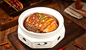 一個河南人在湖南把扣肉做到年銷3億，“許大師”是怎樣煉成的？