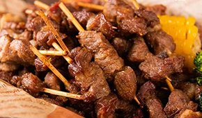 食尚是個輪回？迷你肉串走紅，東方甄選、大莊園、大希地、皓月等集體“擼小串”