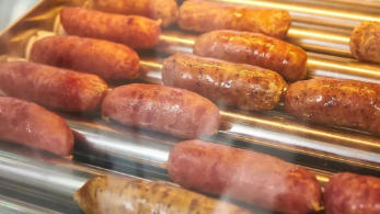 三全等強(qiáng)勢(shì)布局，鹵腸市場(chǎng)持續(xù)升溫，“佐餐香腸”打開(kāi)了哪些新場(chǎng)景機(jī)會(huì)？